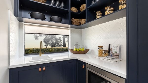 Kitchen Sinks Turner Hastings Cuisine 46 x 46 Fireclay Single Sink - White