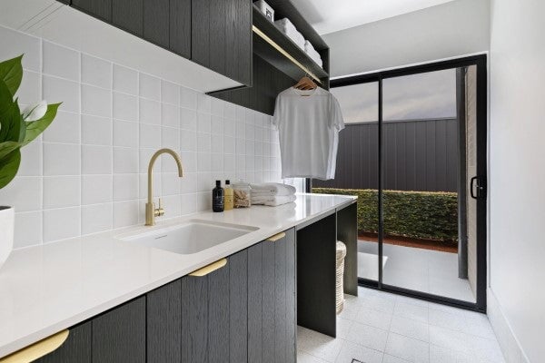 Kitchen Sinks Turner Hastings Cuisine 46 x 46 Fireclay Single Sink - White