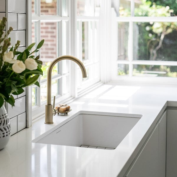 Kitchen Sinks Turner Hastings Cuisine 68 x 48 Fireclay Single Sink - White