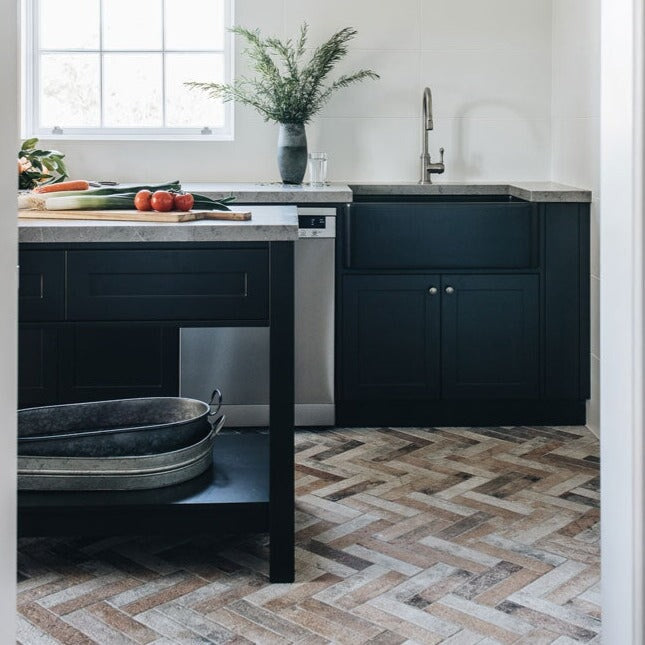 Kitchen Sinks Turner Hastings Novi 76 x 46 Fireclay Single Butler Sink - Matte Black