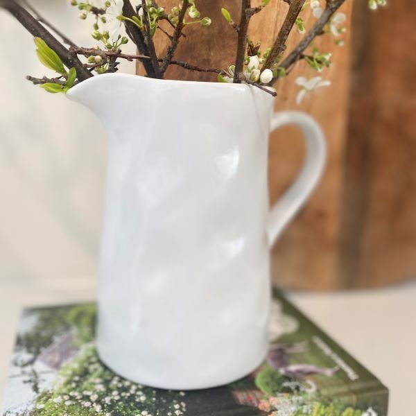 Serving Pitchers & Carafes Mode Lily Jug - White 20cm